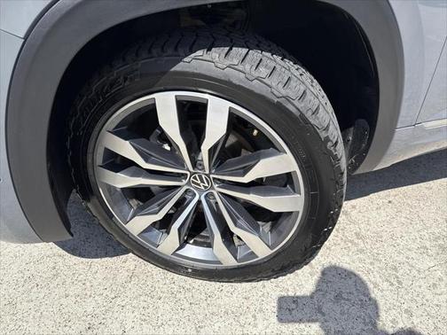 2023 Volkswagen Atlas Cross Sport 3.6L V6 SEL Premium R-Line