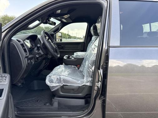 2025 RAM 3500 Tradesman Crew Cab 4x4 8' Box