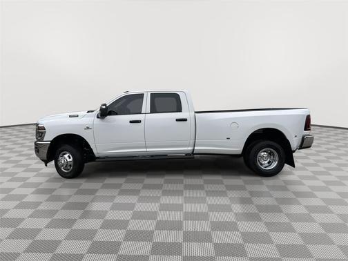 2026 RAM 3500 Tradesman Crew Cab 4x4 8' Box