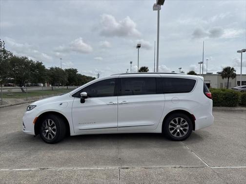 2025 Chrysler Pacifica L