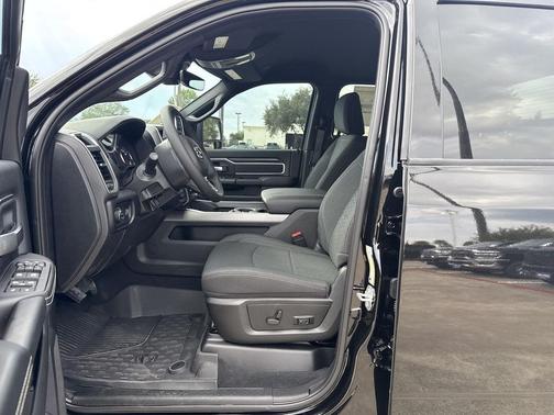 2025 RAM 3500 Lone Star Crew Cab 4x4 8' Box