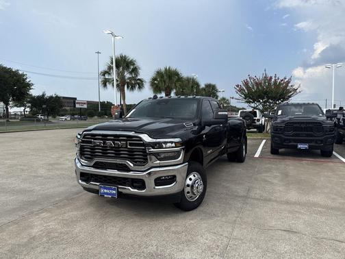 2025 RAM 3500 Lone Star Crew Cab 4x4 8' Box