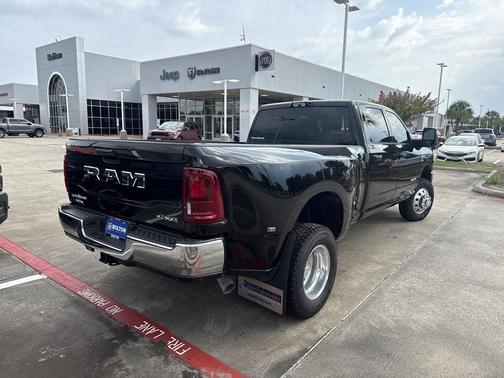2025 RAM 3500 Lone Star Crew Cab 4x4 8' Box