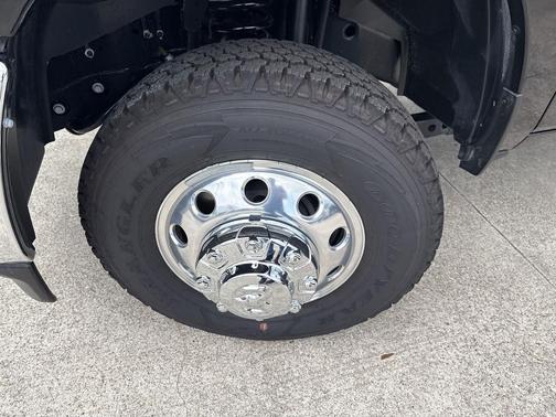 2025 RAM 3500 Lone Star Crew Cab 4x4 8' Box