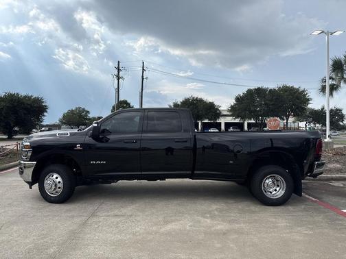 2025 RAM 3500 Lone Star Crew Cab 4x4 8' Box