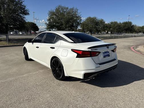2022 Nissan Altima SR FWD