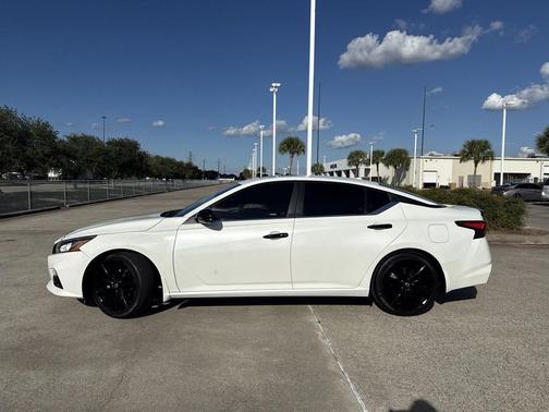 2022 Nissan Altima SR FWD