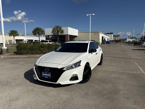2022 Nissan Altima SR FWD