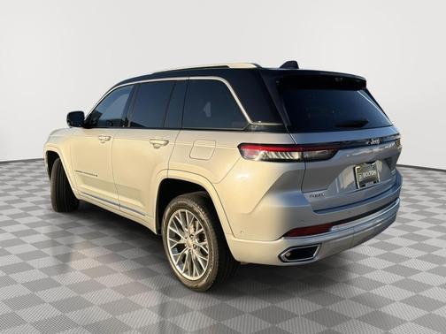 2023 Jeep Grand Cherokee Summit