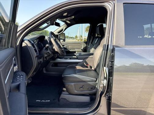 2025 RAM 3500 Laramie Crew Cab 4x4 8' Box