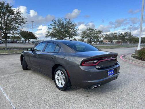 Photo 4 of 20 of 2019 Dodge Charger SXT