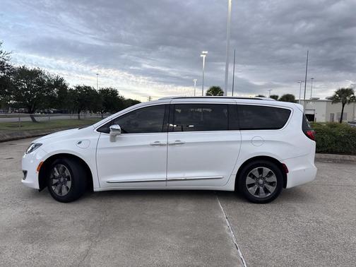 2018 Chrysler Pacifica Hybrid Limited