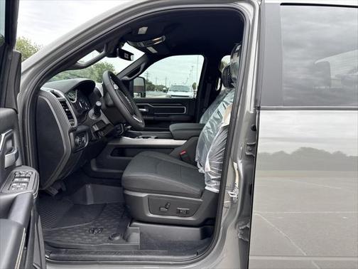 2025 RAM 3500 Lone Star Crew Cab 4x4 8' Box
