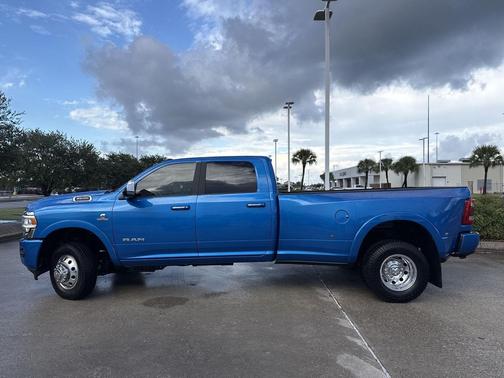 2022 RAM 3500 Laramie Crew Cab 4x4 8' Box