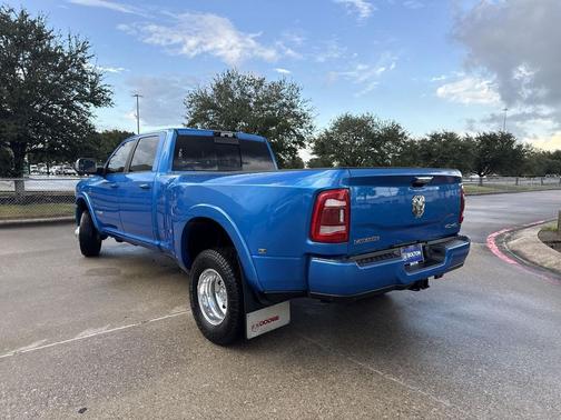 2022 RAM 3500 Laramie Crew Cab 4x4 8' Box