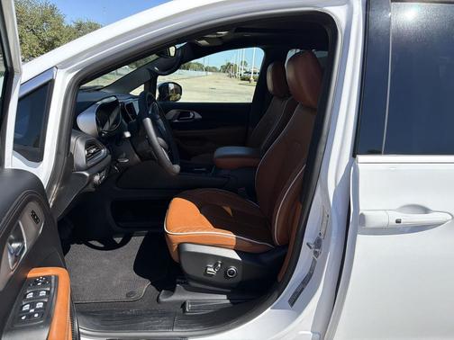 2025 Chrysler Pacifica L