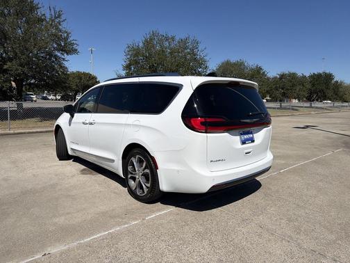2025 Chrysler Pacifica L