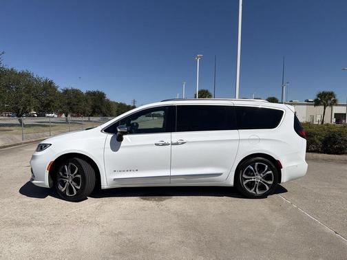 2025 Chrysler Pacifica L