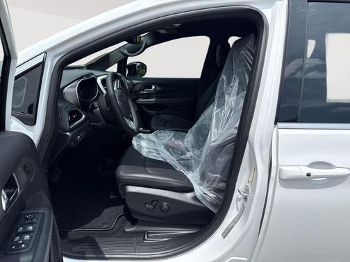 2025 Chrysler Pacifica L