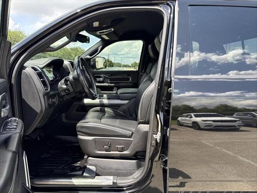 2020 RAM 2500 Laramie Crew Cab 4X4 6'4' Box