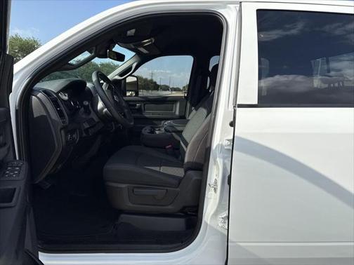 2025 RAM 3500 Tradesman Crew Cab 4x4 8' Box