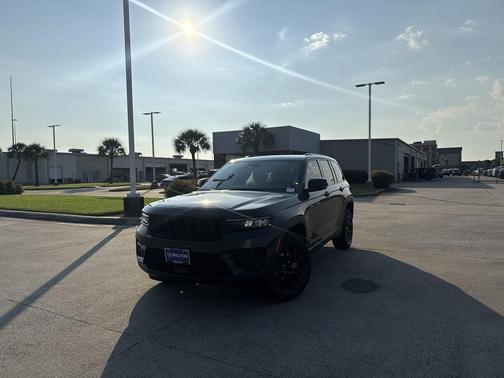 2025 Jeep Grand Cherokee Laredo