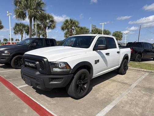 2024 RAM 1500 Classic Warlock Crew Cab 4x2 5'7' Box
