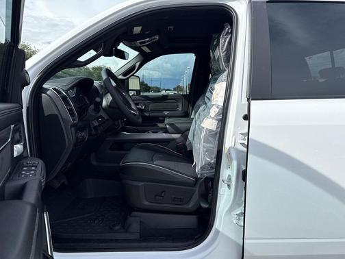 2025 RAM 2500 Laramie Crew Cab 4x4 6'4' Box