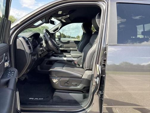 2025 RAM 3500 Laramie Crew Cab 4x4 8' Box