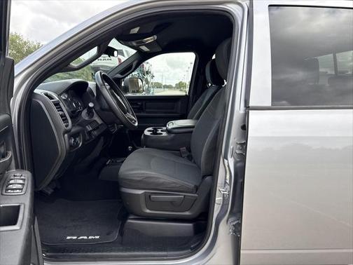 2022 RAM 2500 Tradesman Crew Cab 4x4 6'4' Box