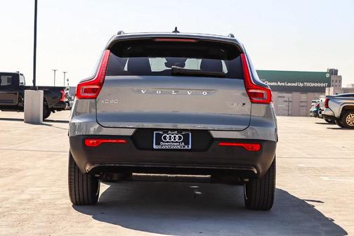 Vapour Grey Metallic 2025 Volvo XC40 B5 Plus Dark Theme