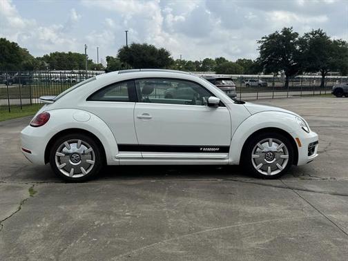 2019 Volkswagen Beetle 2.0T SE