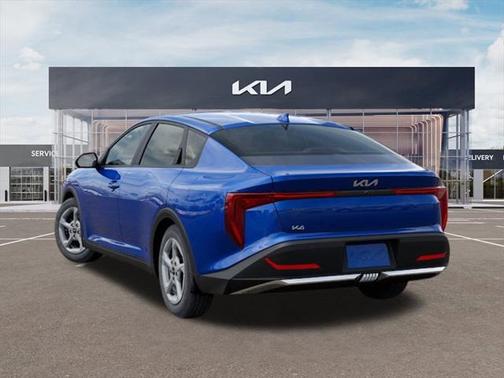 2025 Kia K4 LXS AUTO