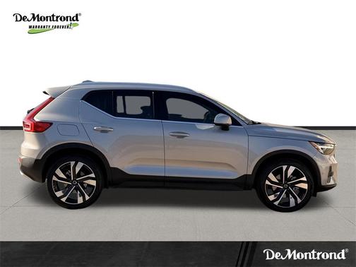2023 Volvo XC40 B5 Ultimate Bright Theme