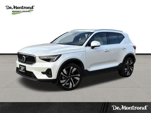 2024 Volvo XC40 B5 Plus Bright Theme