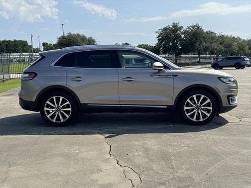 2019 Lincoln Nautilus Select