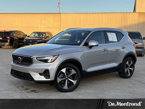 2025 Volvo XC40 B5 Plus Bright Theme