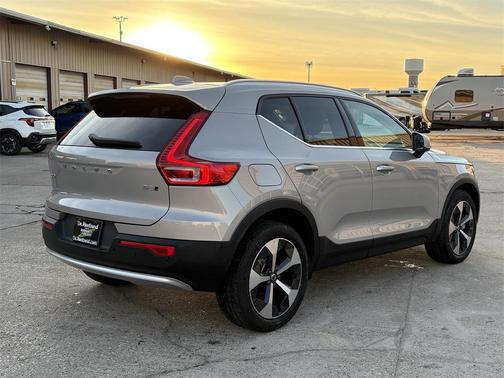 2025 Volvo XC40 B5 Plus Bright Theme