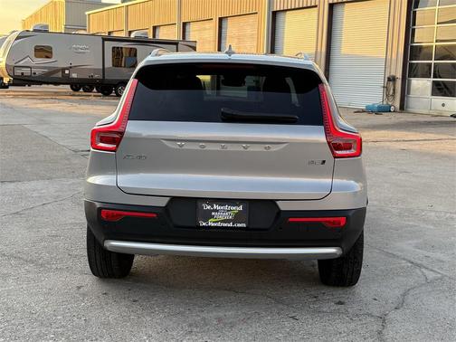 2025 Volvo XC40 B5 Plus Bright Theme