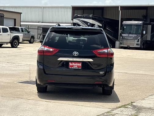 2020 Toyota Sienna XLE