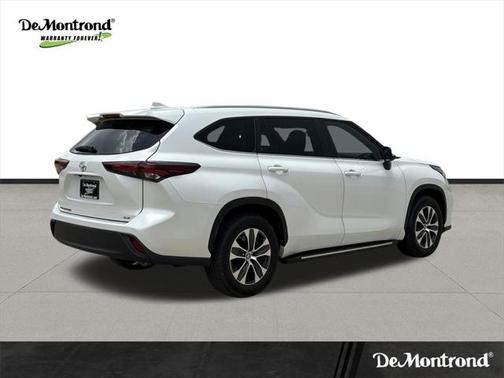 2024 Toyota Highlander LE I4