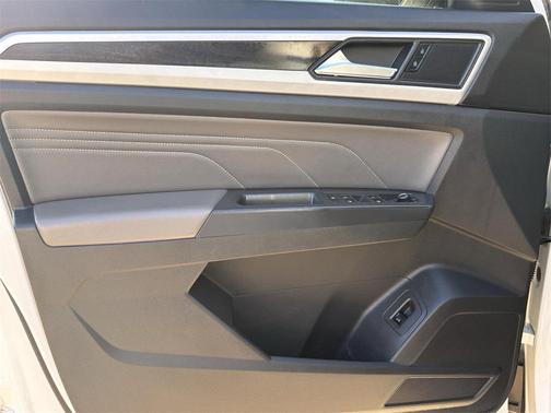 2023 Volkswagen Atlas 3.6L SE w/Technology