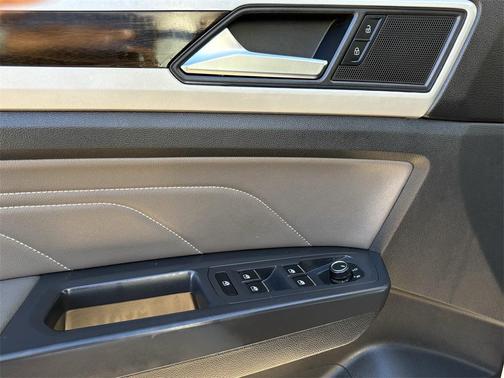 2023 Volkswagen Atlas 3.6L SE w/Technology