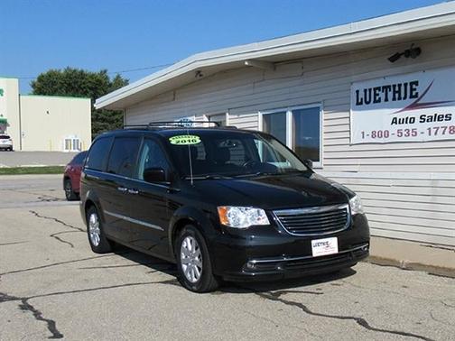 2016 Chrysler Town & Country Touring