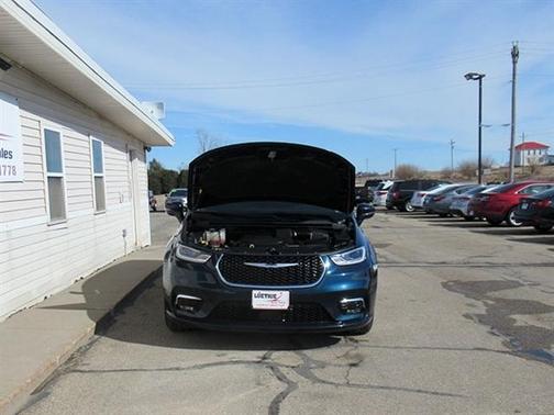2022 Chrysler Pacifica Touring-L