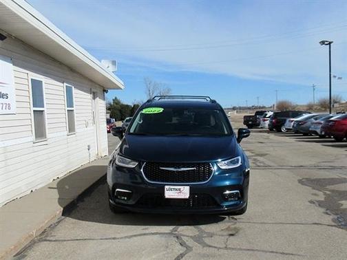 2022 Chrysler Pacifica Touring-L
