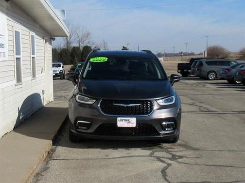 2022 Chrysler Pacifica Touring-L