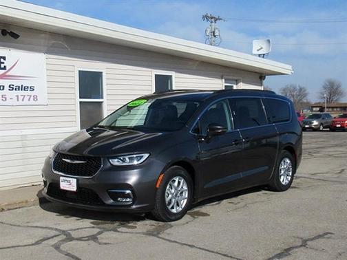 2022 Chrysler Pacifica Touring-L