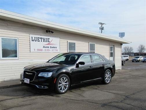 2017 Chrysler 300 Limited
