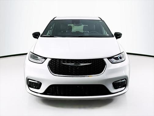 2025 Chrysler Pacifica L